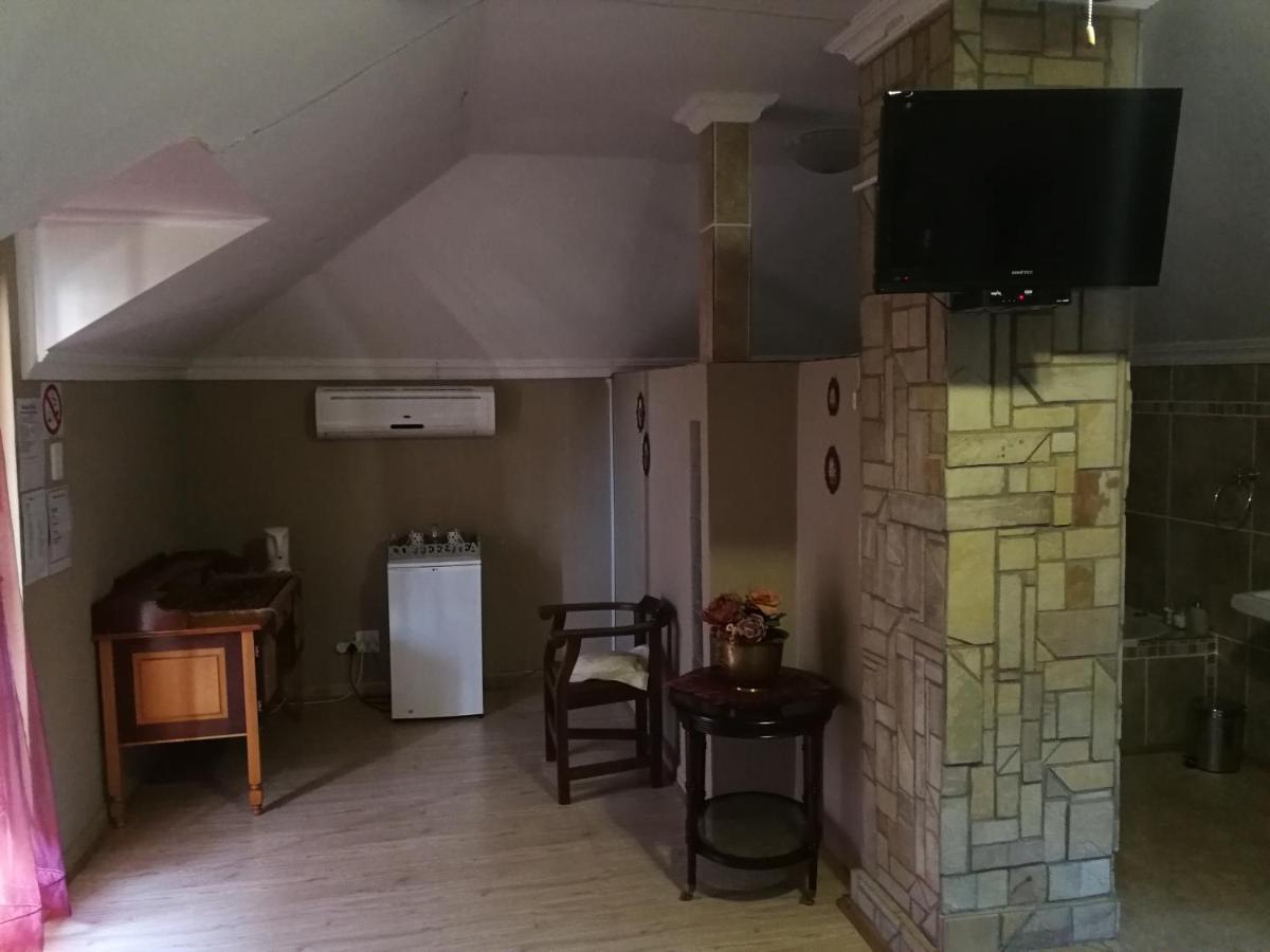 Bougain Villa Guesthouse Winburg Exteriör bild